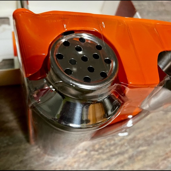 NIB Top that! Classic Cocktails shaker set with book - Picture 5 of 16